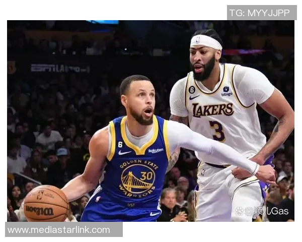 战术拆解：库里为何能掌控比赛节奏？