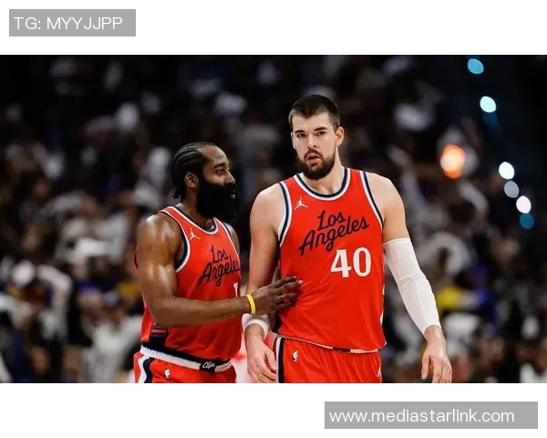 凯尔特人如何通过战术布局控制比赛节奏并主导场上局势