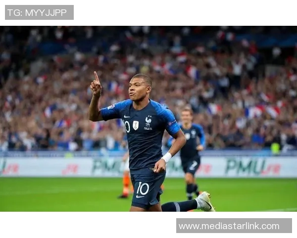 姆巴佩再次荣膺月度最佳球员表现全面实力与荣耀实至名归